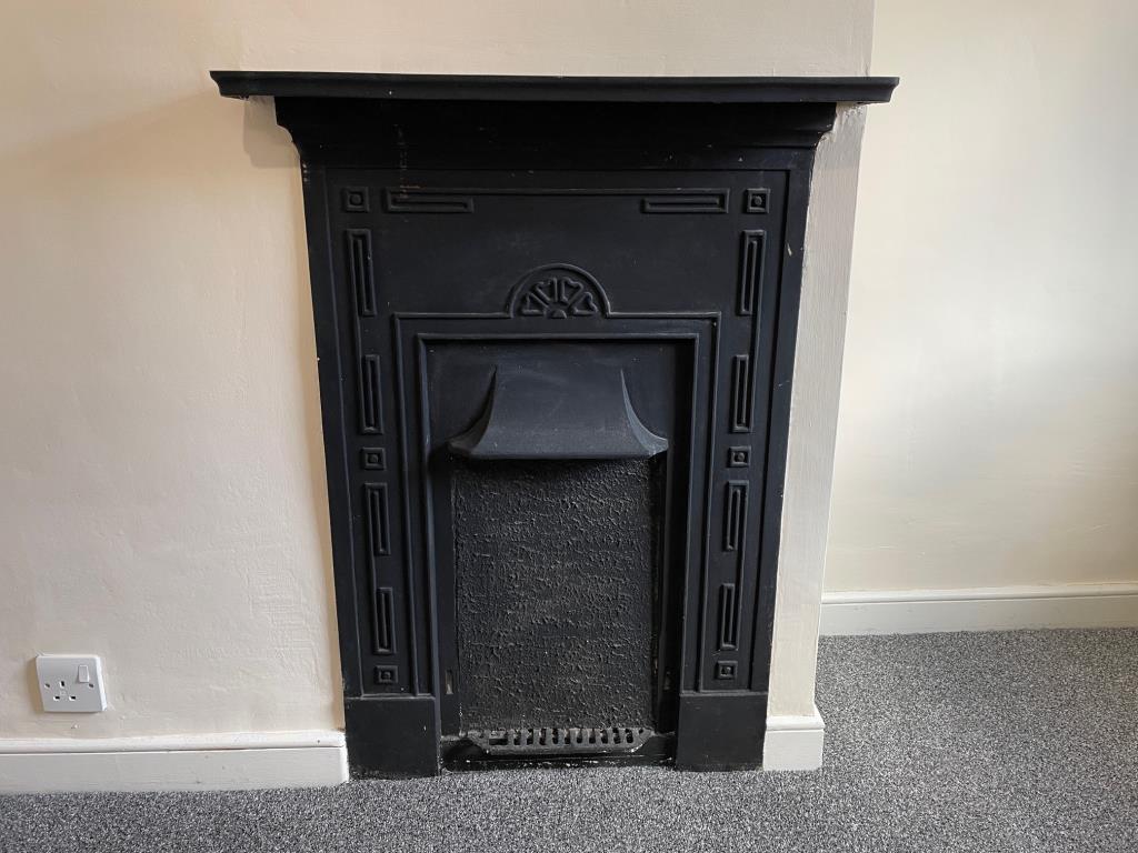 Lot: 107 - TWO-BEDROOM TERRACE HOUSE - Fireplace in Bedroom one